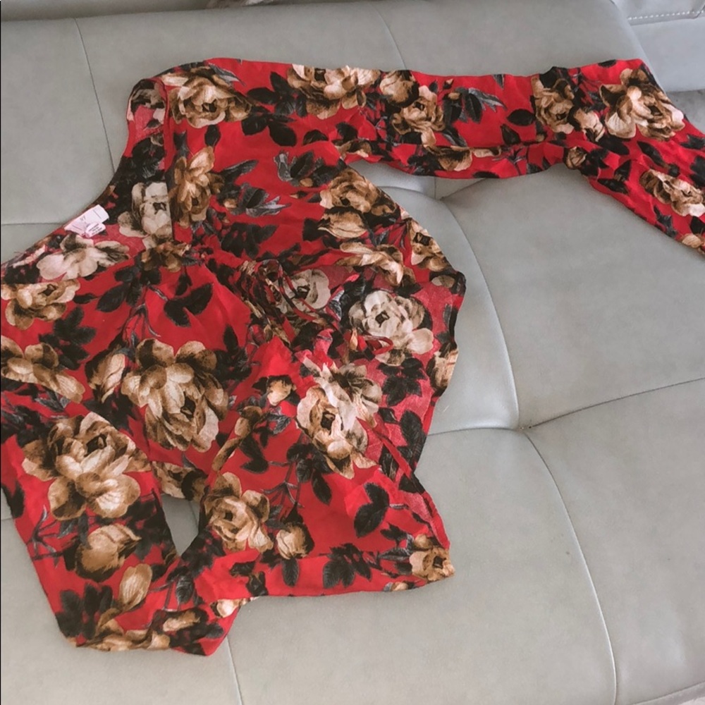 Adorable crop top! Medium